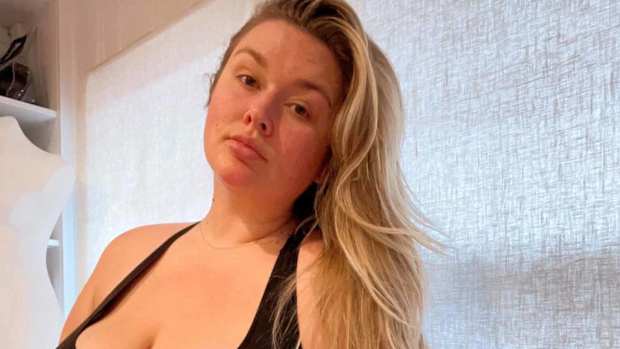 Hunter McGrady post partum body